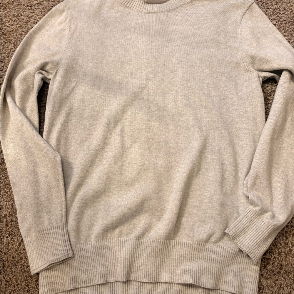 Everlane women’s  Light Gray Crewneck Sweater